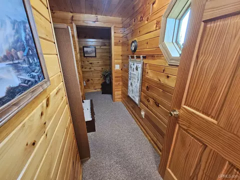Entry Way - 14851 Co Rd Cs, Ishpeming, MI 49849 photo 1 of 3