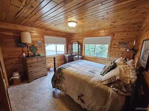 Bedroom - 14851 Co Rd Cs, Ishpeming, MI 49849 photo 3 of 10
