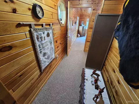 Entry Way - 14851 Co Rd Cs, Ishpeming, MI 49849 photo 2 of 3