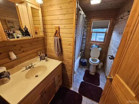 Bath - 14851 Co Rd Cs, Ishpeming, MI 49849 photo 1 of 3