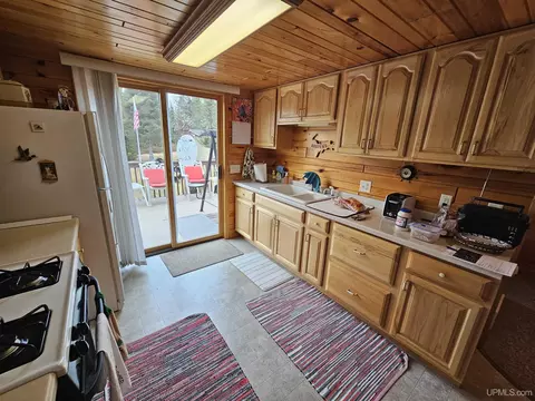 Kitchen - 14851 Co Rd Cs, Ishpeming, MI 49849 photo 1 of 2