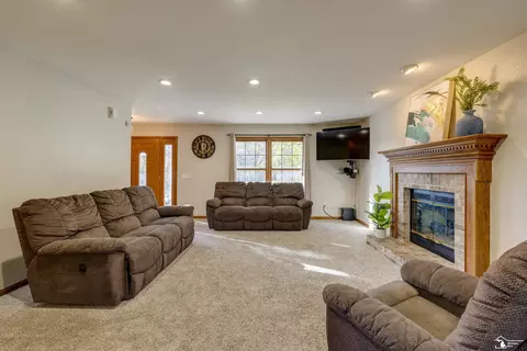 982 Eagle Rdg, Temperance, MI 48182 photo 3