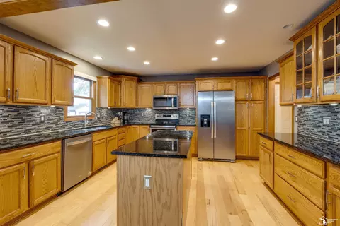 982 Eagle Rdg, Temperance, MI 48182 photo 2