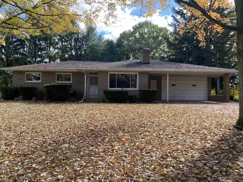 5750 Secord Lake Rd, Leonard, MI 48367