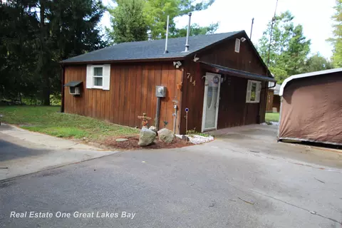 714 E Mid-gladwin Co Ln Rd, Hope, MI 48628