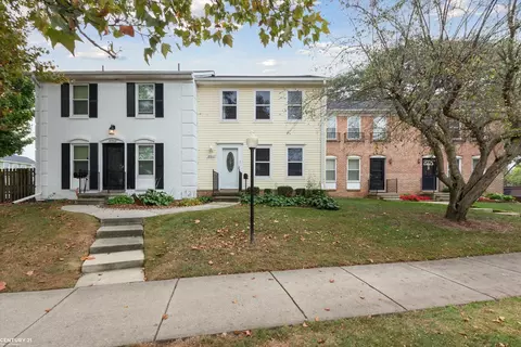 37310 Charter Oaks UNIT 60  10, Clinton Township, MI 48036