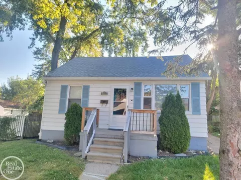 23082 Shakespeare, Eastpointe, MI 48021