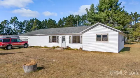 9902 Us 2, Rapid River, MI 49878