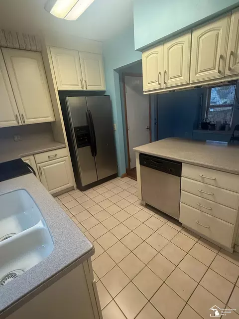 Kitchen - 422 Riverview, Monroe, MI 48162 photo 2 of 2