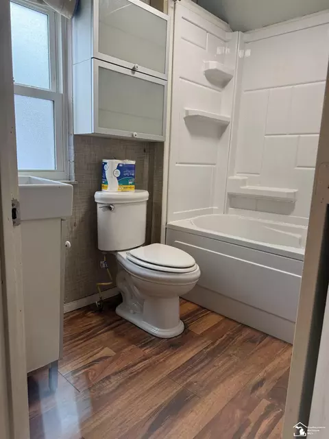 Bath - 422 Riverview, Monroe, MI 48162 photo 1 of 2