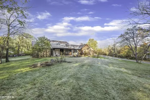 785 Townsend, Leonard, MI 48367 photo 4