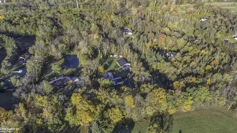 785 Townsend, Leonard, MI 48367 photo 47