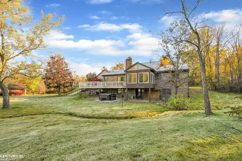785 Townsend, Leonard, MI 48367 photo 37