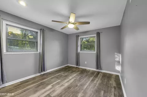 785 Townsend, Leonard, MI 48367 photo 22