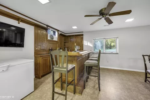 785 Townsend, Leonard, MI 48367 photo 28