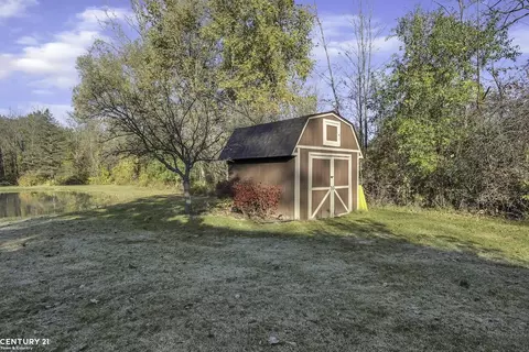 785 Townsend, Leonard, MI 48367 photo 40