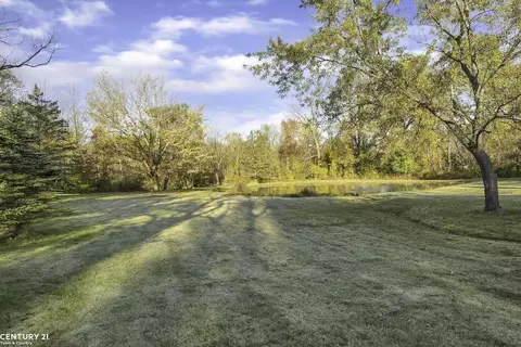 785 Townsend, Leonard, MI 48367 photo 38