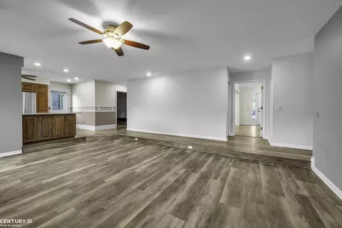 785 Townsend, Leonard, MI 48367 photo 16