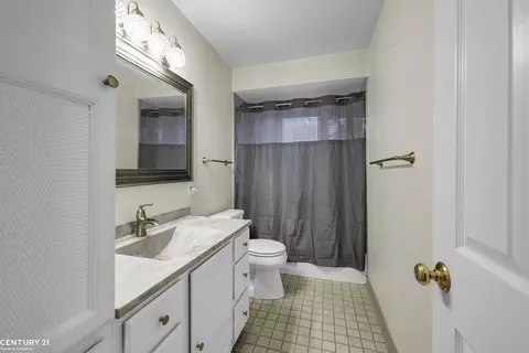 785 Townsend, Leonard, MI 48367 photo 21