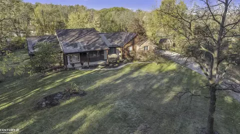785 Townsend, Leonard, MI 48367 photo 2