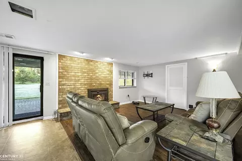 785 Townsend, Leonard, MI 48367 photo 31