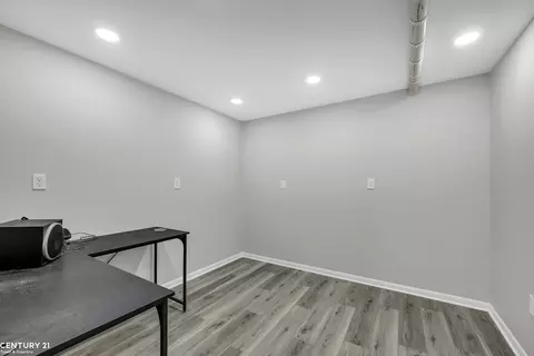 785 Townsend, Leonard, MI 48367 photo 34