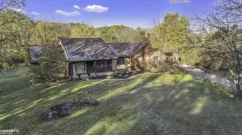 785 Townsend, Leonard, MI 48367 photo 43