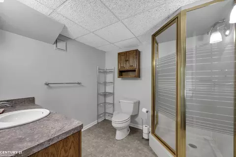 785 Townsend, Leonard, MI 48367 photo 32