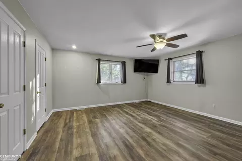 785 Townsend, Leonard, MI 48367 photo 18