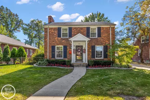 1183 Hawthorne, Grosse Pointe Woods, MI 48236