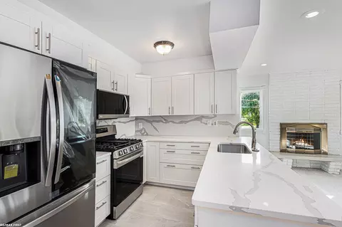 Kitchen - 32048 Bradner, Warren, MI 48088 photo 2 of 3