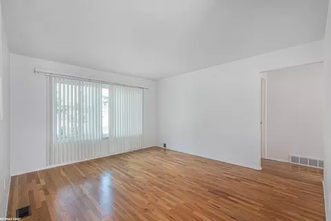 Living - 32048 Bradner, Warren, MI 48088 photo 1 of 6