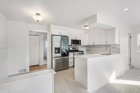 Kitchen - 32048 Bradner, Warren, MI 48088 photo 1 of 3