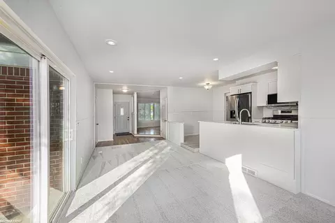 Living - 32048 Bradner, Warren, MI 48088 photo 5 of 6