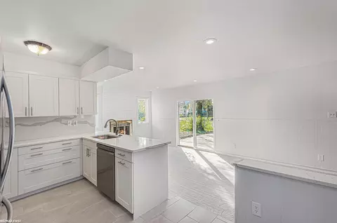 Kitchen - 32048 Bradner, Warren, MI 48088 photo 3 of 3
