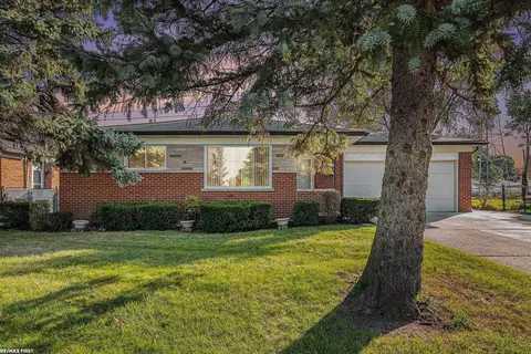 32048 Bradner, Warren, MI 48088