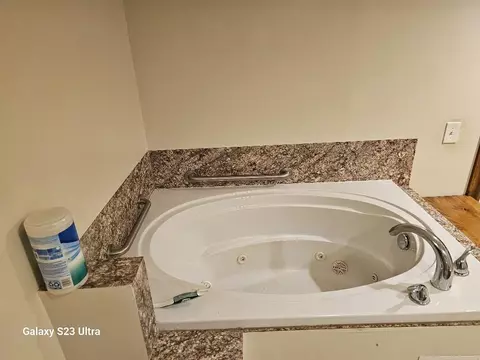 Bath - 4811 4831 Frst, Harrison, MI 48625 photo 2 of 3