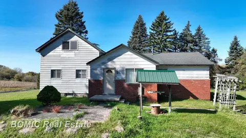 1548 W Saginaw, Mayville, MI 48744