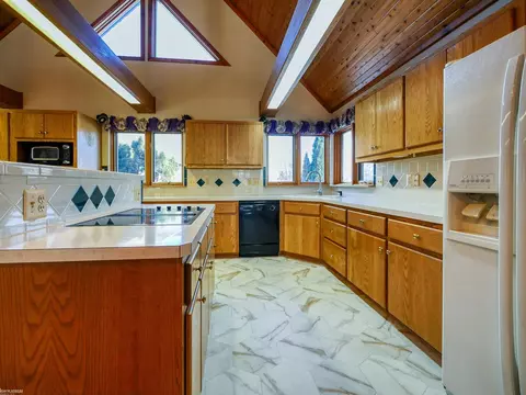 Kitchen - 16 Golfside, Saint Clair, MI 48079 photo 3 of 7