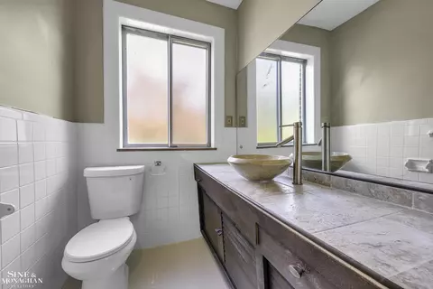 Bath - 734 Neff, Grosse Pointe, MI 48230 photo 1 of 4