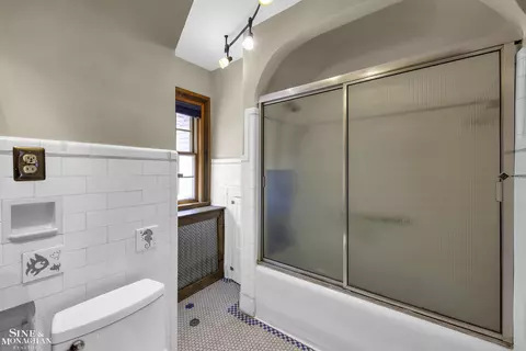 Bath - 734 Neff, Grosse Pointe, MI 48230 photo 2 of 4