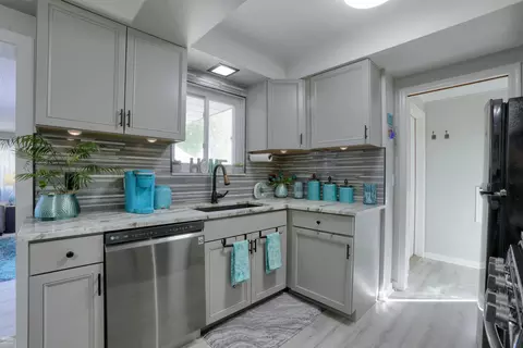Kitchen - 24904 Audrey, Warren, MI 48091 photo 3 of 4