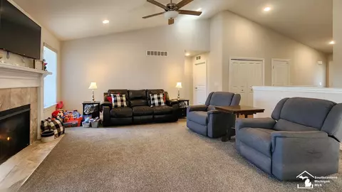 Living - 2131 Gunnison, Monroe, MI 48162 photo 1 of 1