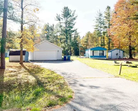 700 Whispering Pnes, Gladwin, MI 48624