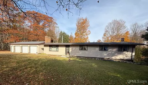 w9206 Peterson Drive, Iron Mountain, MI 49801