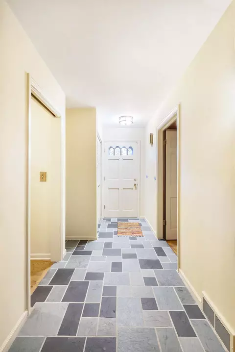 Entry Way - 1537 Flushing, Flushing, MI 48433 photo 1 of 1