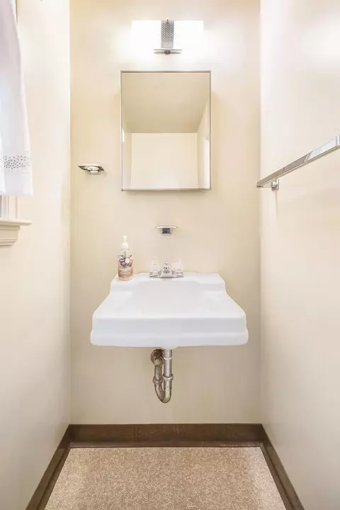 Bath - 1537 Flushing, Flushing, MI 48433 photo 4 of 4
