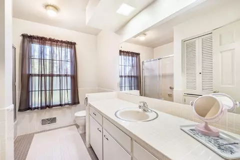 Bath - 1537 Flushing, Flushing, MI 48433 photo 1 of 4