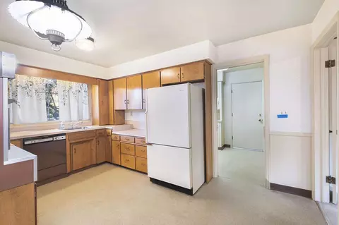 Kitchen - 1537 Flushing, Flushing, MI 48433 photo 2 of 2