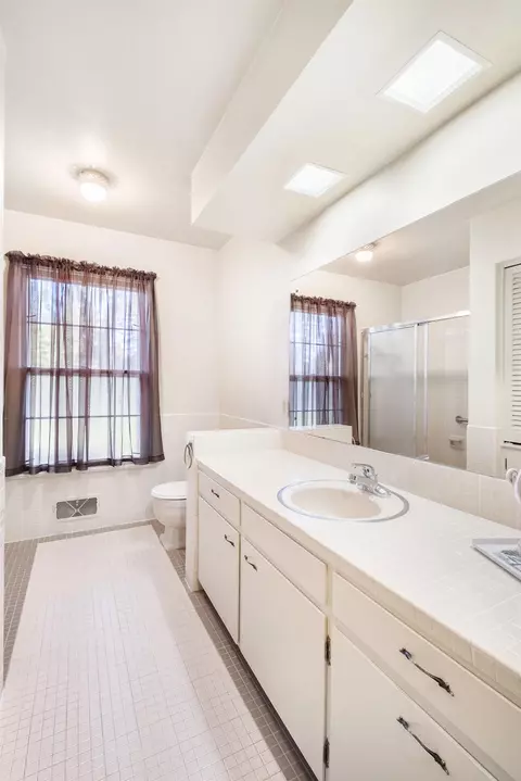 Bath - 1537 Flushing, Flushing, MI 48433 photo 2 of 4